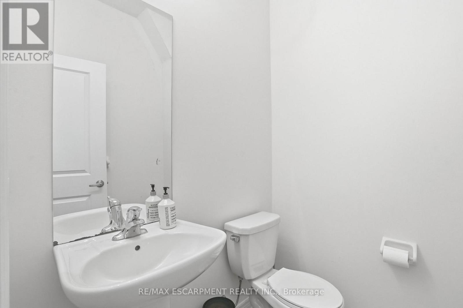 48 Harmony Way N, Thorold, Ontario  L2V 0H1 - Photo 15 - X13004314