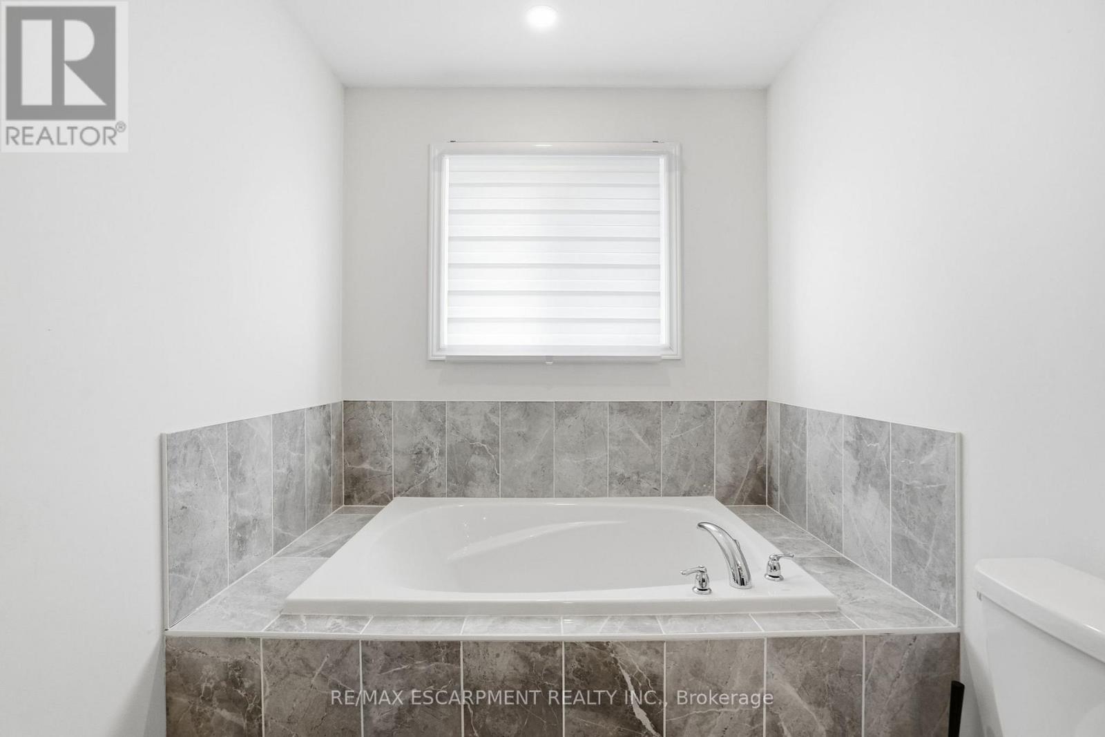 48 Harmony Way N, Thorold, Ontario  L2V 0H1 - Photo 22 - X13004314