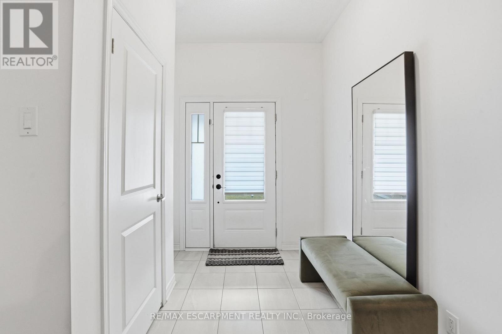 48 Harmony Way N, Thorold, Ontario  L2V 0H1 - Photo 3 - X13004314