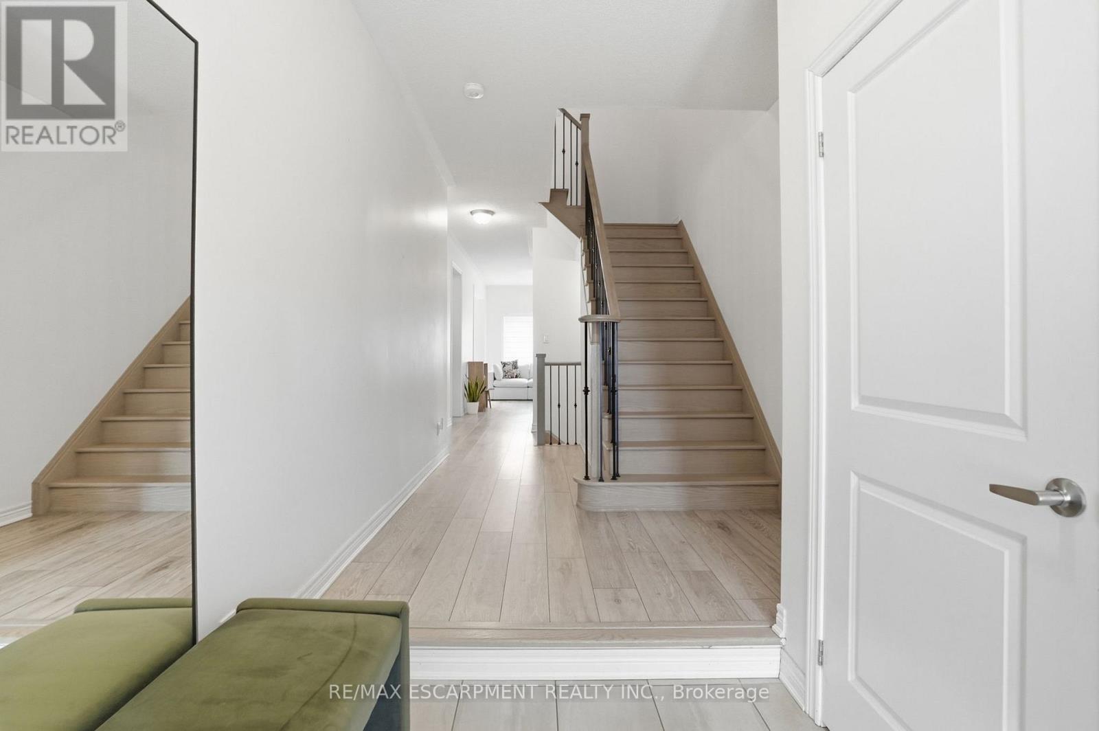 48 Harmony Way N, Thorold, Ontario  L2V 0H1 - Photo 4 - X13004314