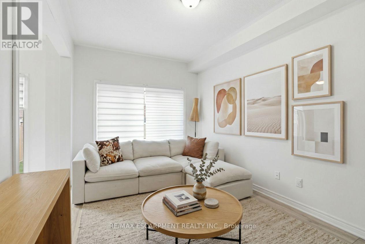 48 Harmony Way N, Thorold, Ontario  L2V 0H1 - Photo 5 - X13004314