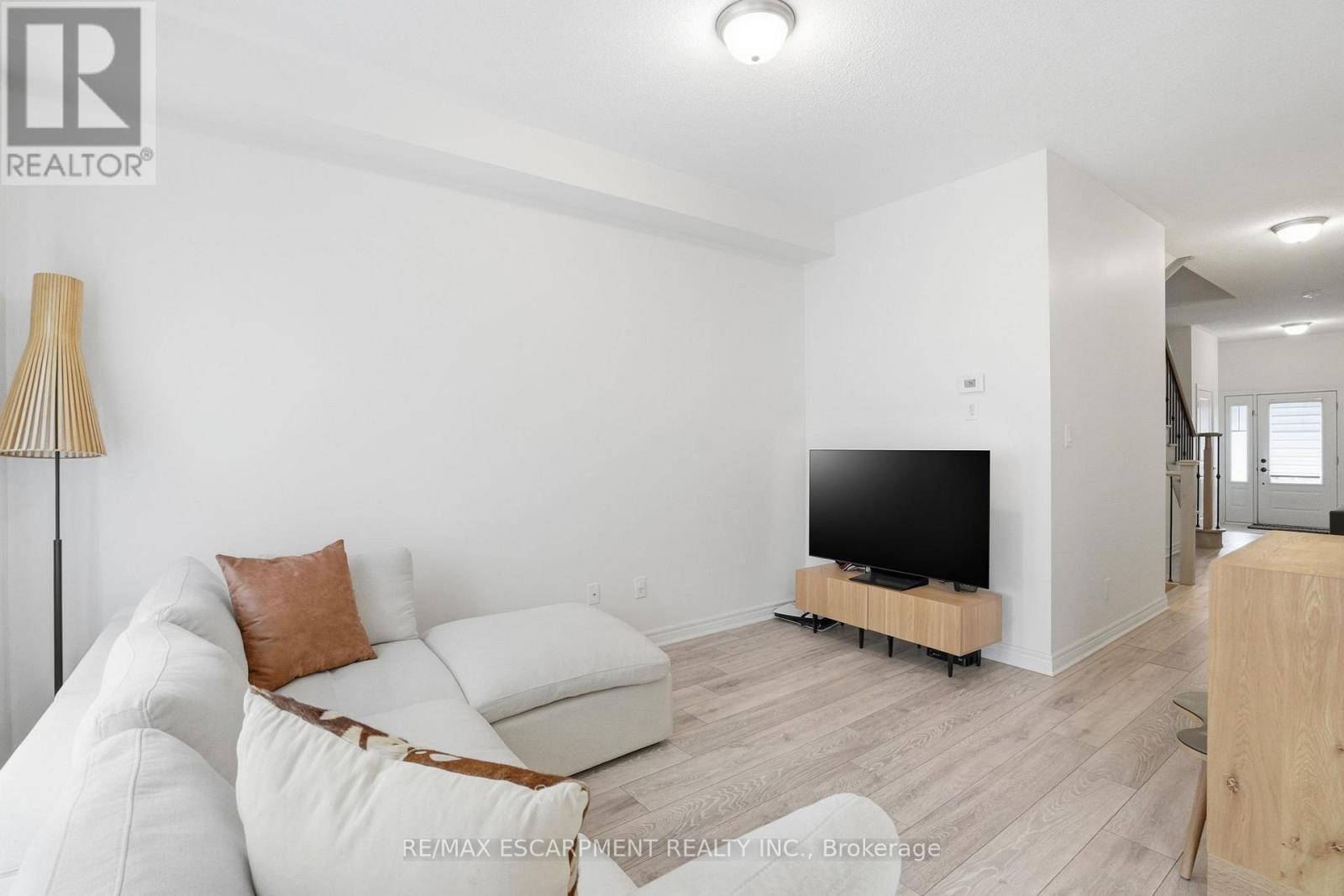 48 Harmony Way N, Thorold, Ontario  L2V 0H1 - Photo 7 - X13004314