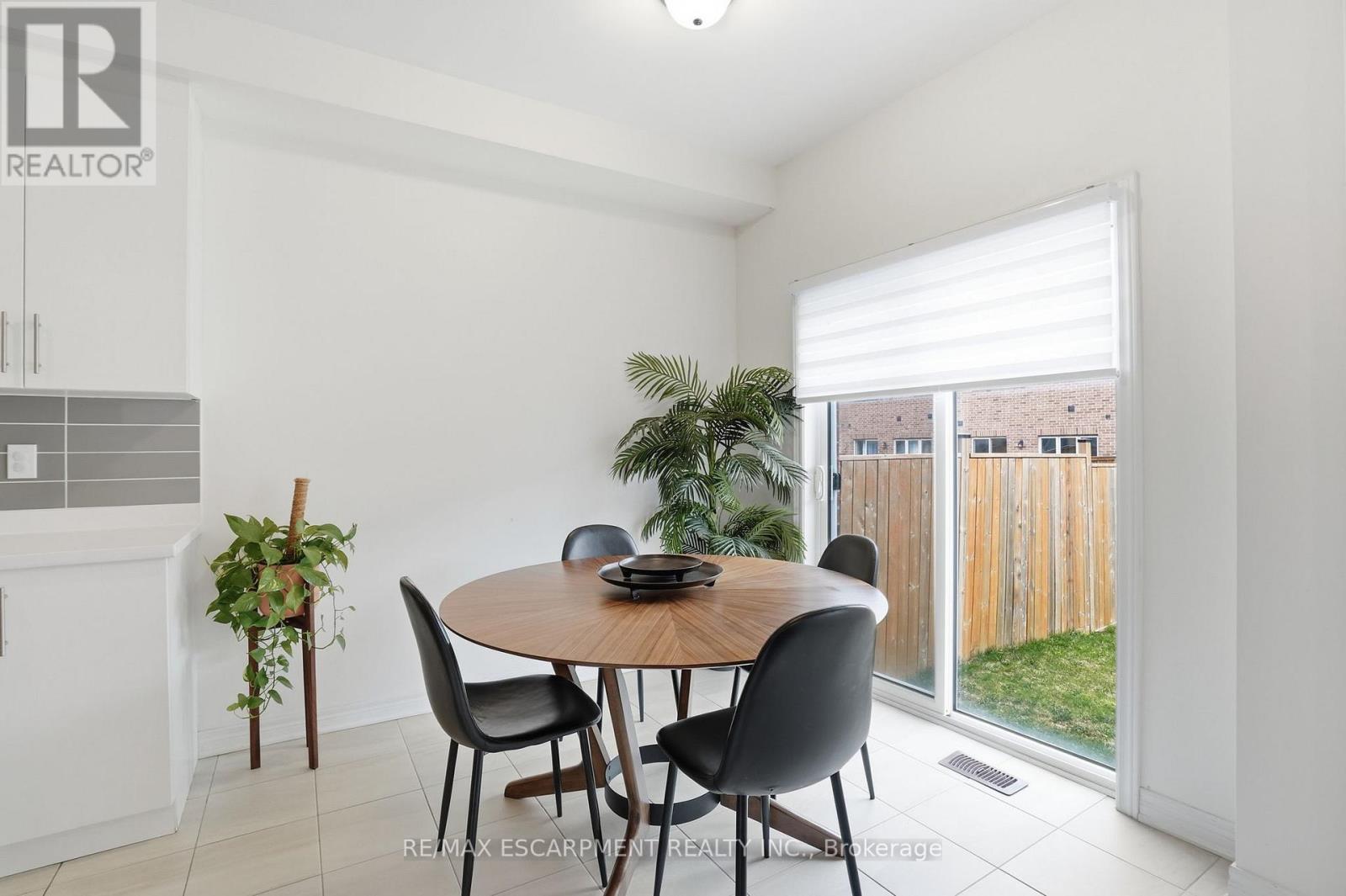 48 Harmony Way N, Thorold, Ontario  L2V 0H1 - Photo 9 - X13004314