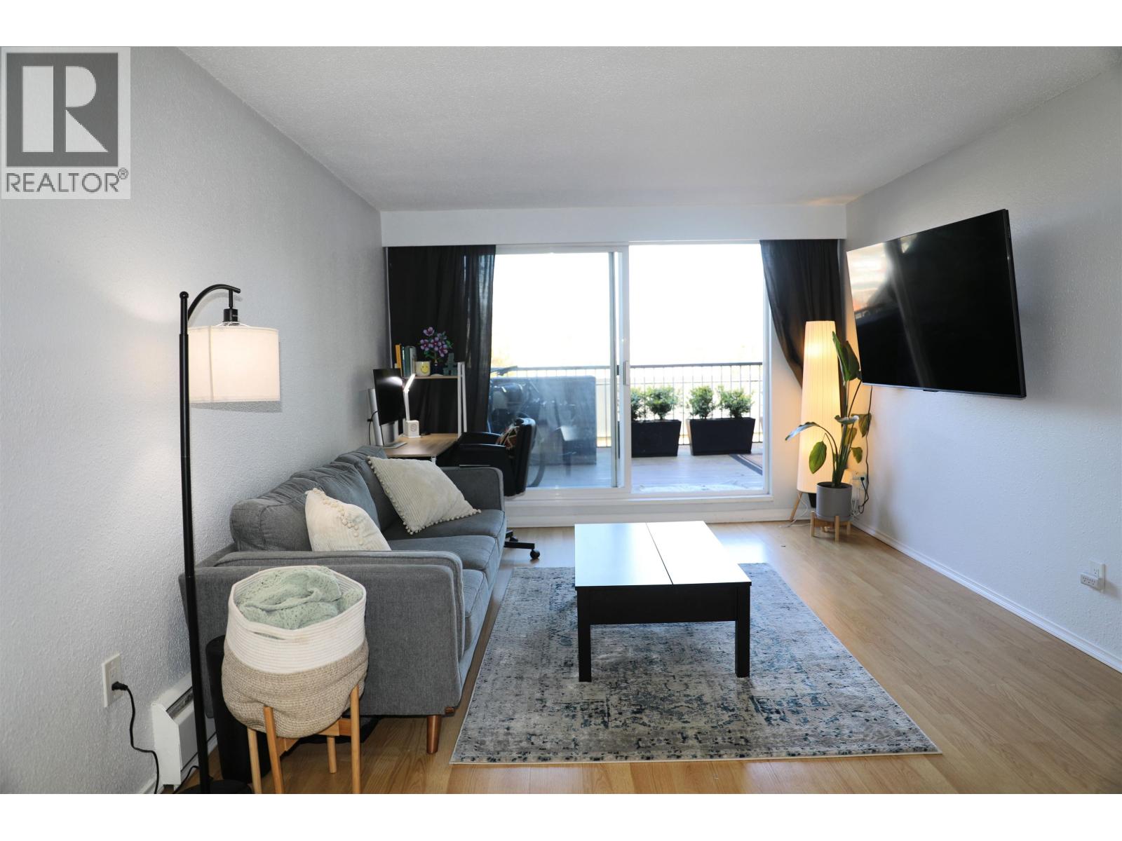 615 774 Great Northern Way, Vancouver, British Columbia V5T 1E5 - Photo 2 - R3111937