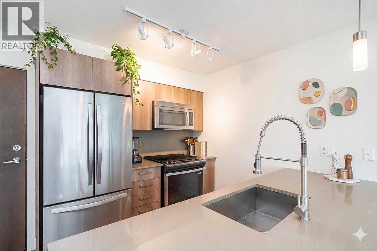 4xx 7058 14th Avenue, Burnaby, British Columbia  V3N 0E6 - Photo 4 - R3111028