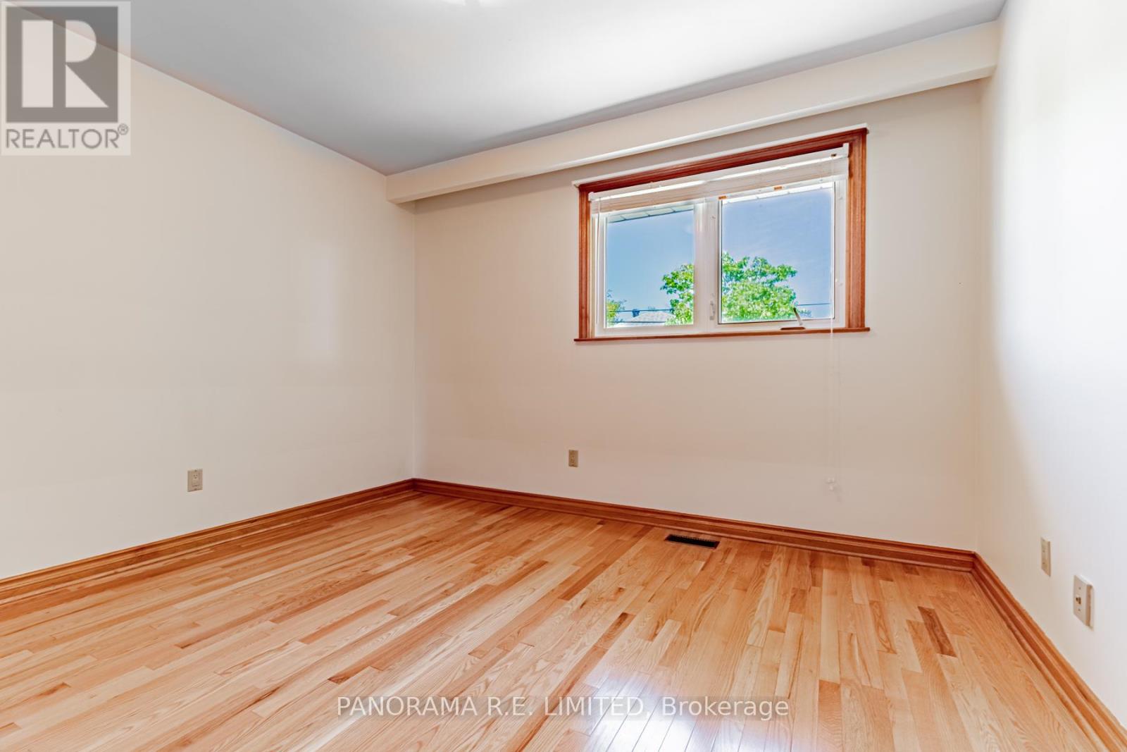 53 Vanguard Drive, Toronto, Ontario  M9B 5E8 - Photo 11 - W12943698