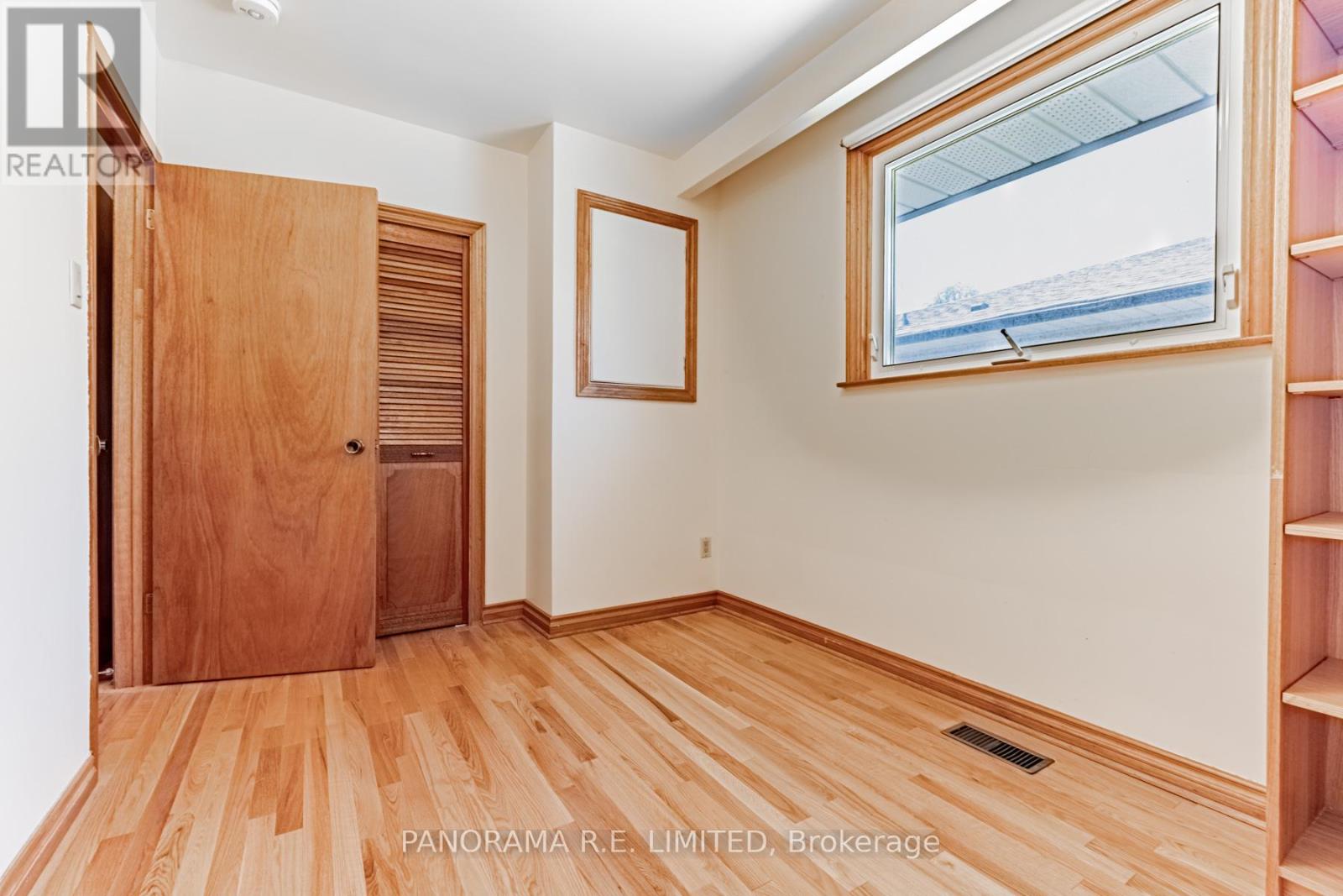 53 Vanguard Drive, Toronto, Ontario  M9B 5E8 - Photo 14 - W12943698