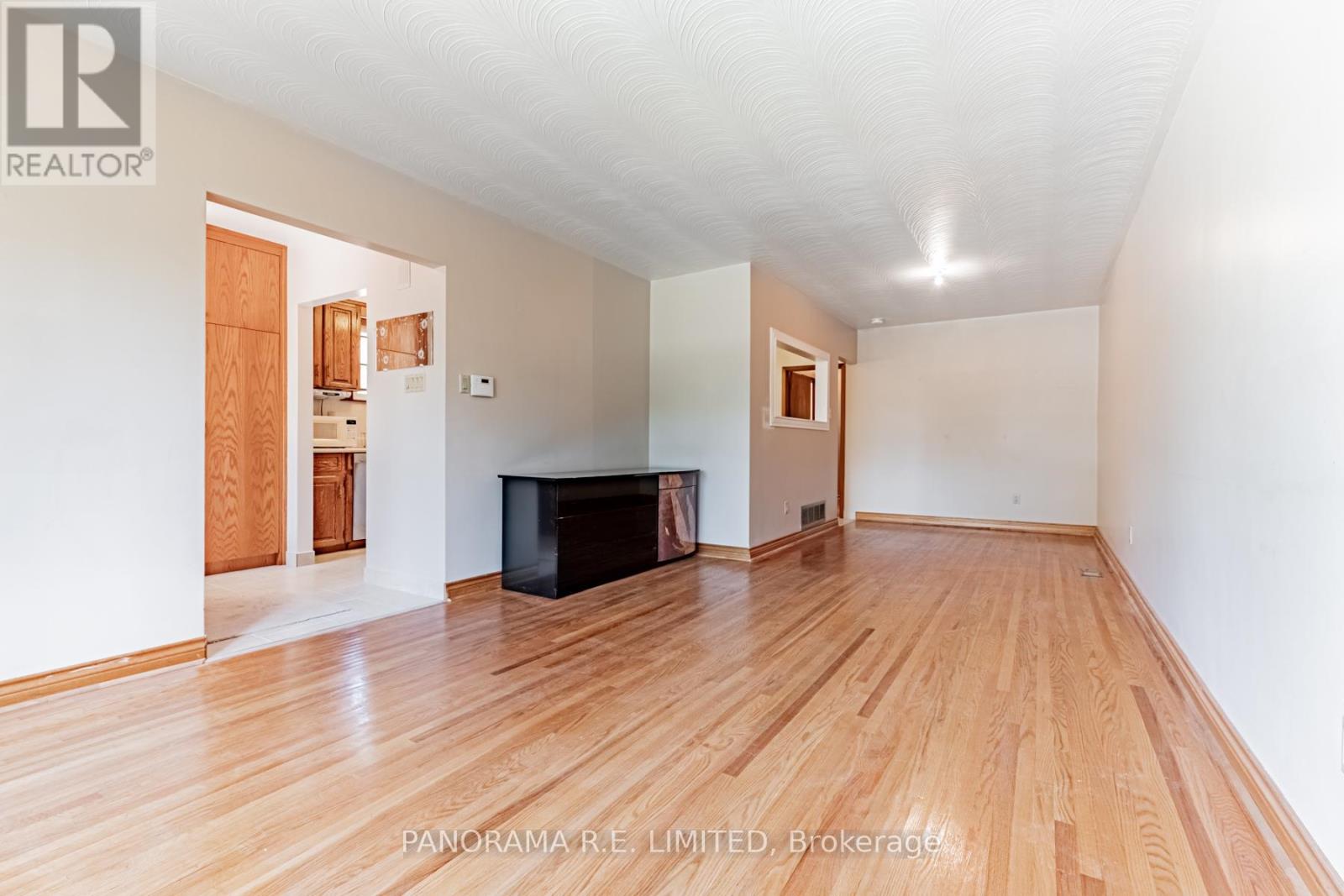 53 Vanguard Drive, Toronto, Ontario  M9B 5E8 - Photo 4 - W12943698