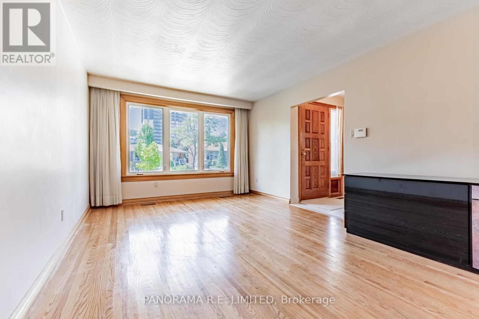 53 Vanguard Drive, Toronto, Ontario  M9B 5E8 - Photo 3 - W12943698