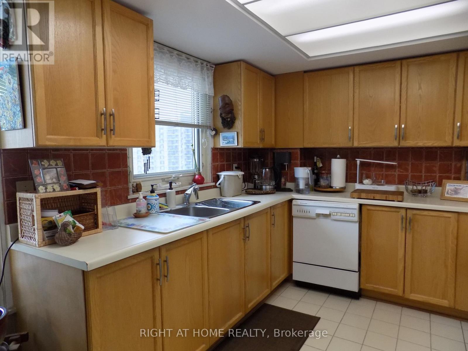 1904 - 1510 Riverside Drive, Ottawa, Ontario  K1G 4X5 - Photo 12 - X13002376