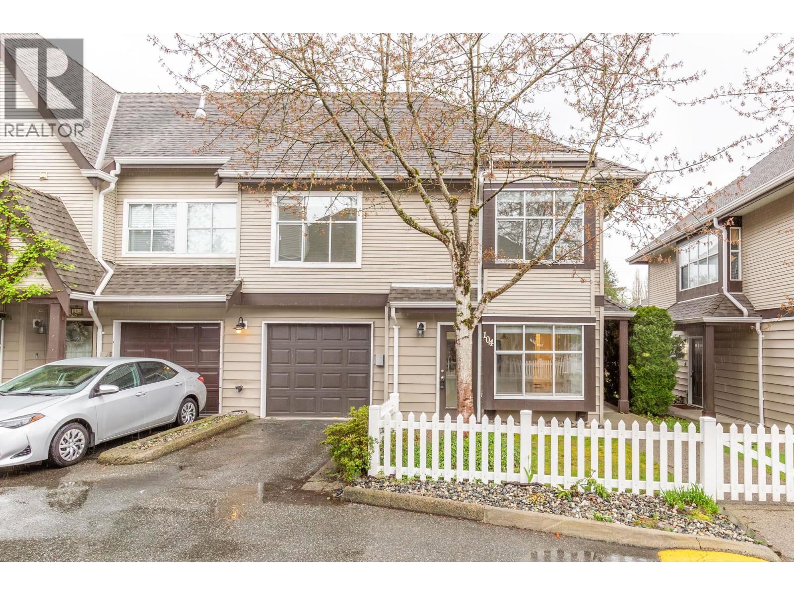 104 12099 237 Street, Maple Ridge, British Columbia  V4R 2C3 - Photo 2 - R3112107