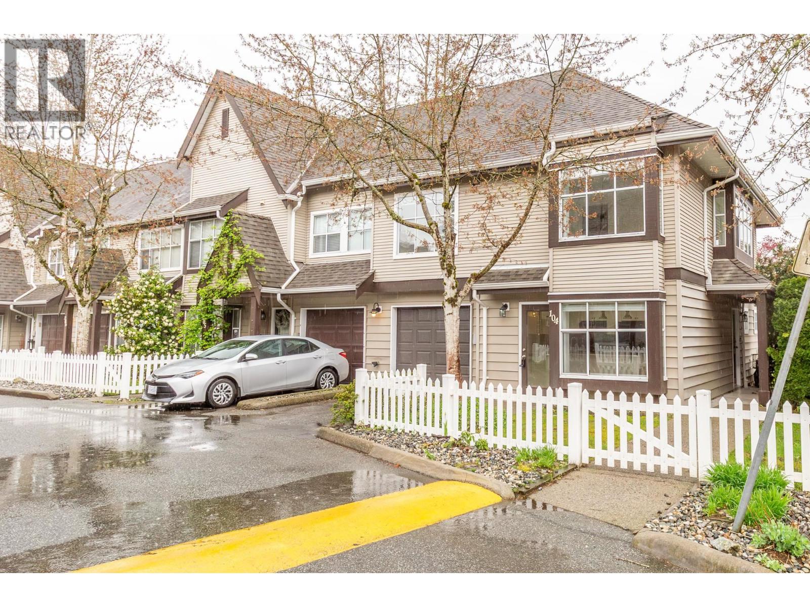 104 12099 237 Street, Maple Ridge, British Columbia  V4R 2C3 - Photo 3 - R3112107