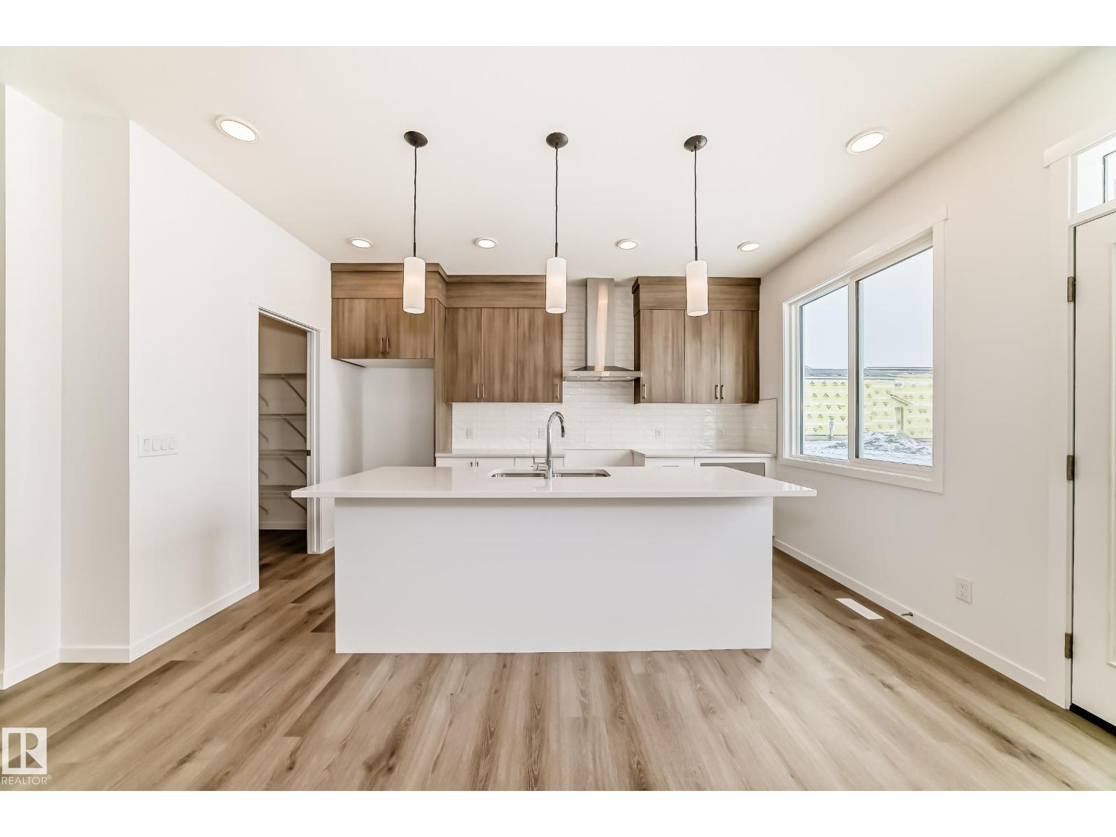 2420 Egret Lo Nw, Edmonton, Alberta  T6M 3G9 - Photo 2 - E4479160