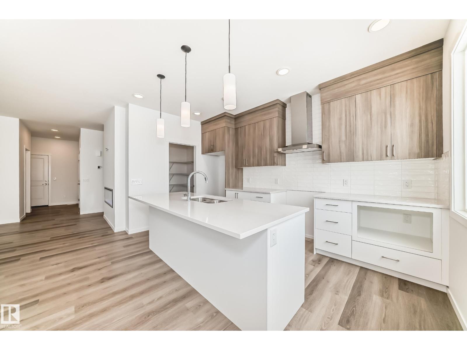 2420 Egret Lo Nw, Edmonton, Alberta  T6M 3G9 - Photo 3 - E4479160