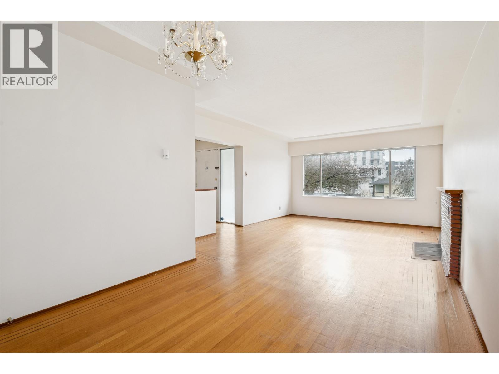 133 W 63rd Avenue, Vancouver, British Columbia  V5X 2H7 - Photo 5 - R3112139