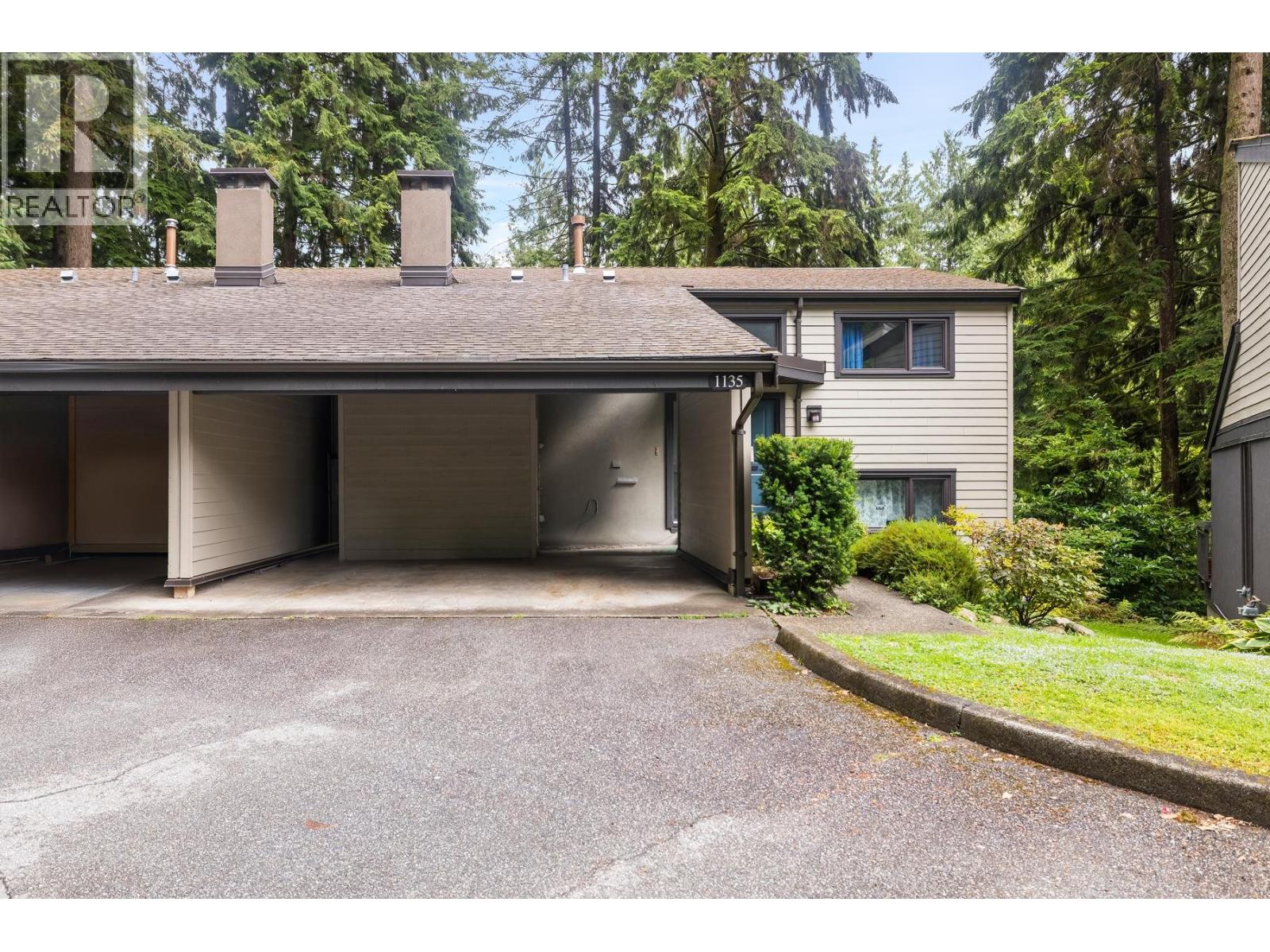 1135 Heritage Boulevard, North Vancouver, British Columbia V7J 3G8 - Photo 2 - R3111747