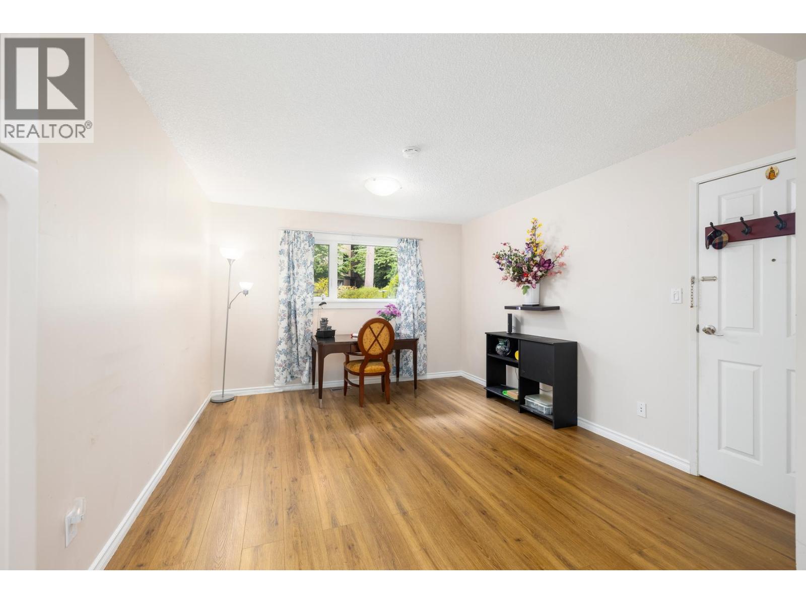 1135 Heritage Boulevard, North Vancouver, British Columbia V7J 3G8 - Photo 4 - R3111747