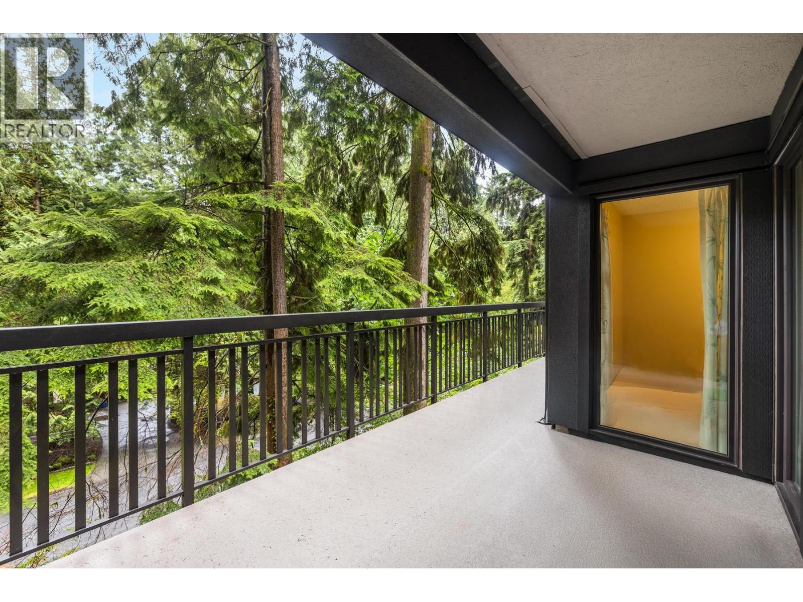 1135 Heritage Boulevard, North Vancouver, British Columbia V7J 3G8 - Photo 11 - R3111747