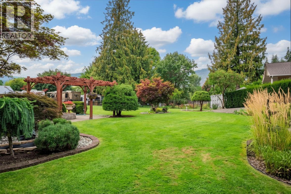 25 Wilson Road, Christina Lake, British Columbia  V0H 1E0 - Photo 77 - 10372571