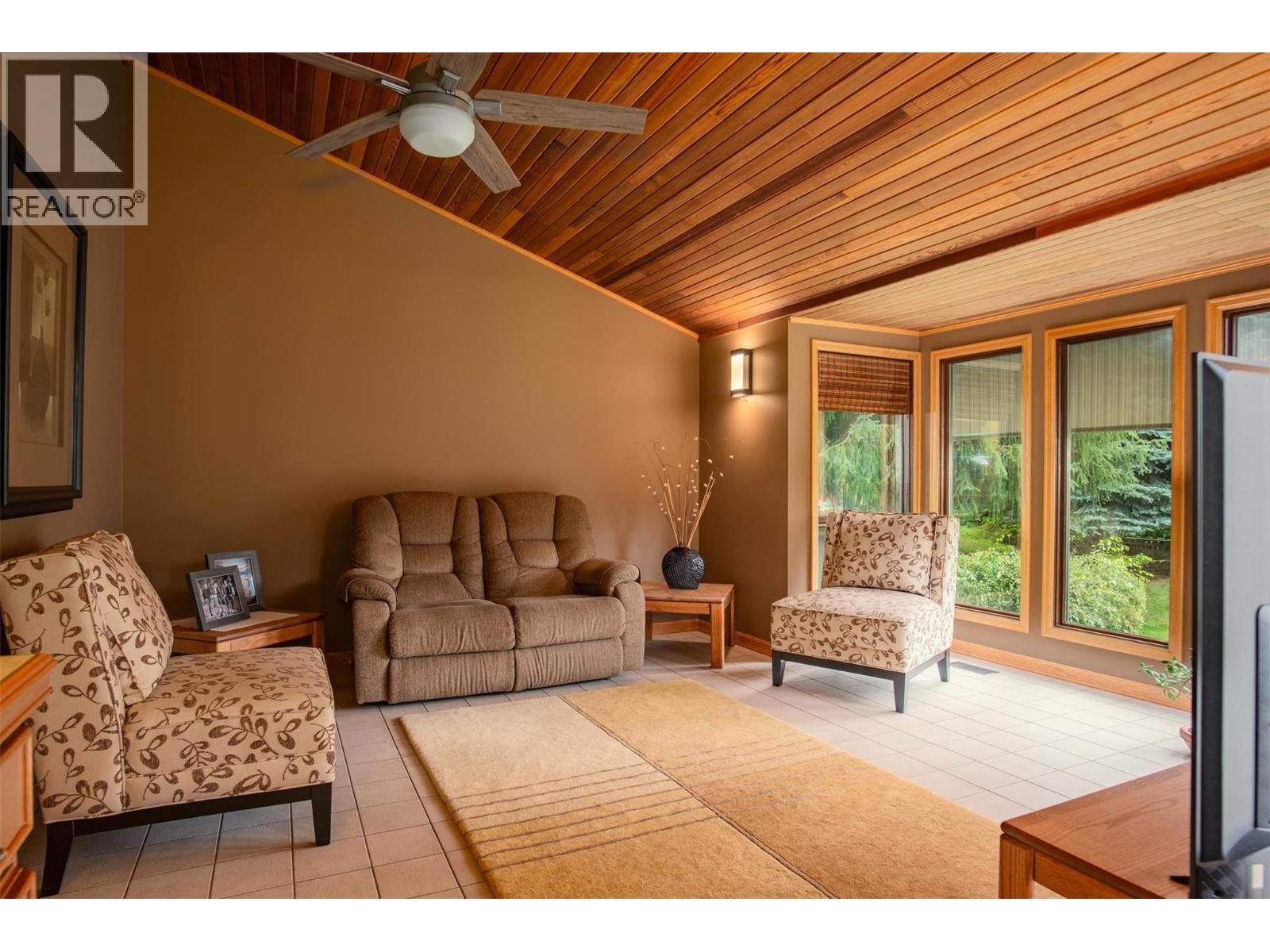 25 Wilson Road, Christina Lake, British Columbia  V0H 1E0 - Photo 9 - 10372571