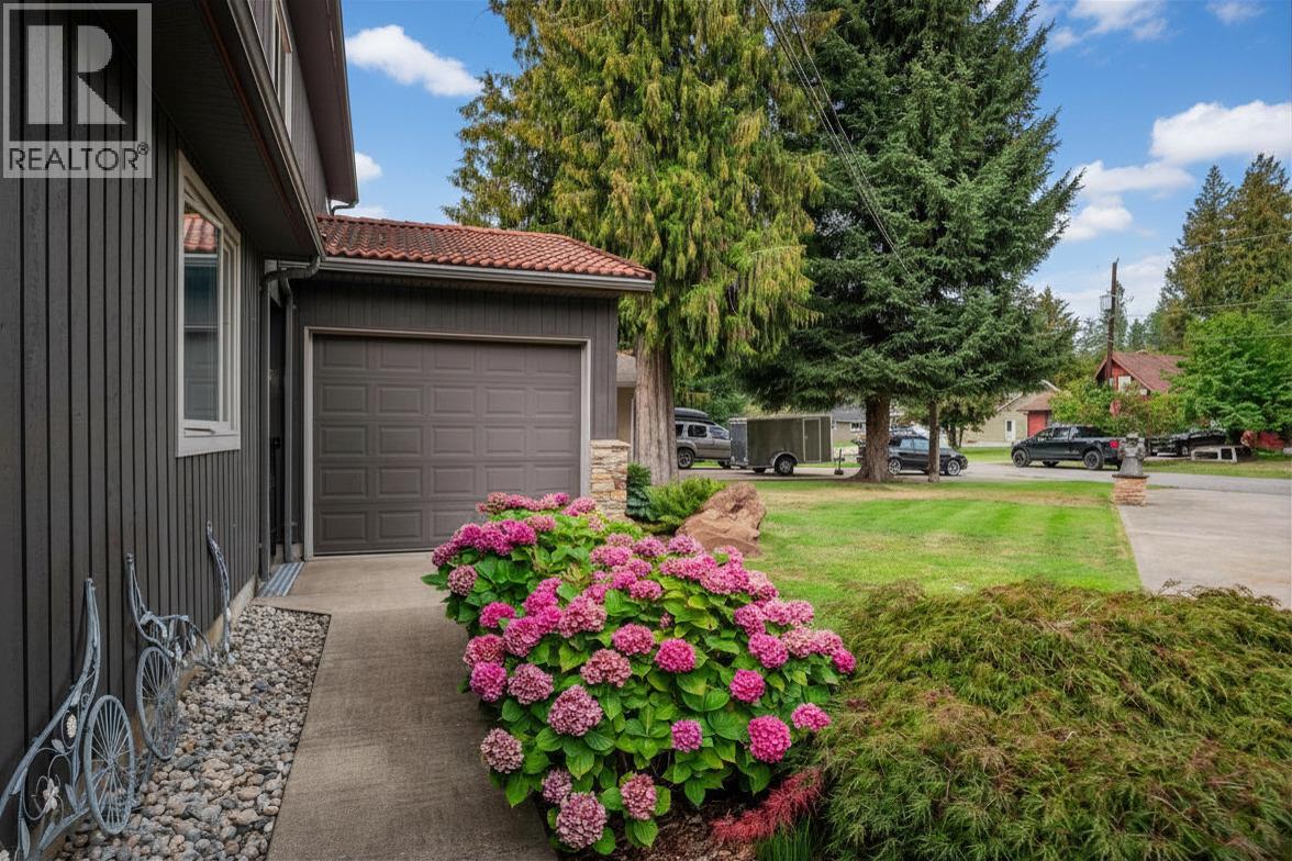 25 Wilson Road, Christina Lake, British Columbia  V0H 1E0 - Photo 64 - 10372571