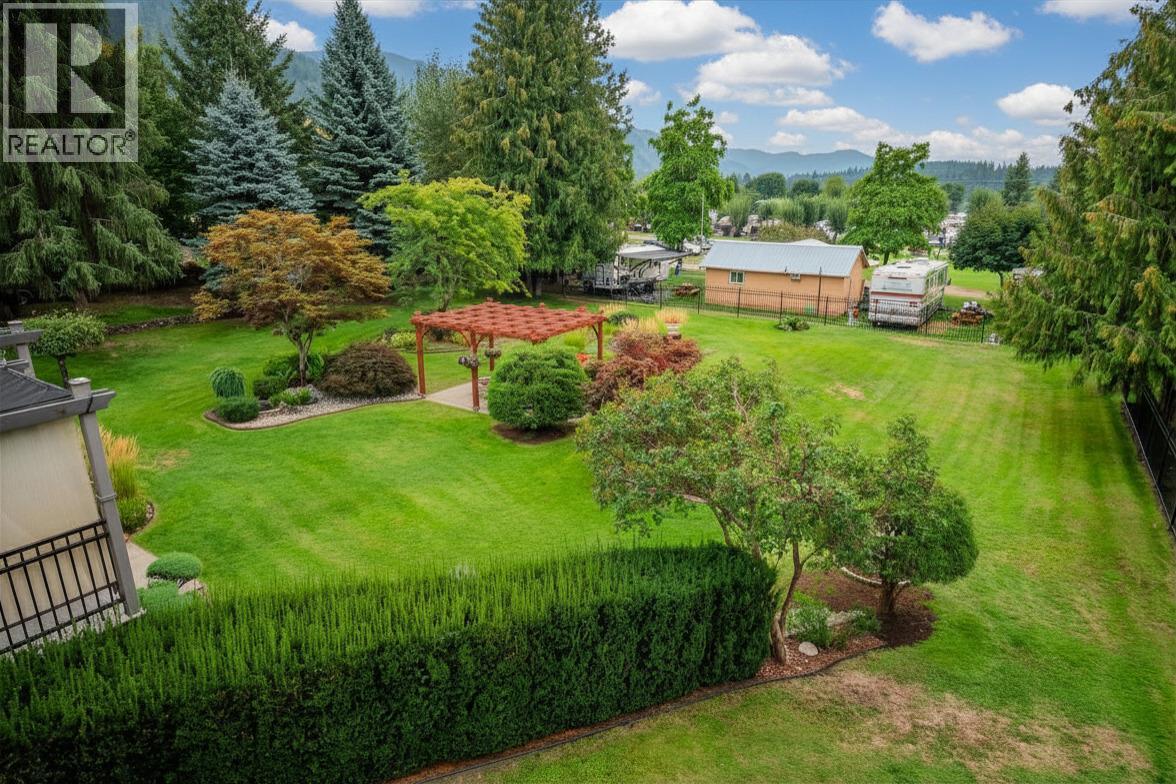 25 Wilson Road, Christina Lake, British Columbia  V0H 1E0 - Photo 73 - 10372571