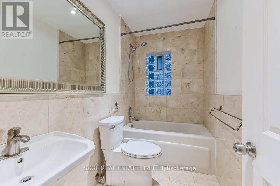 Main Floor - 650 Markham Street, Toronto, Ontario  M6G 2L9 - Photo 4 - C13004408