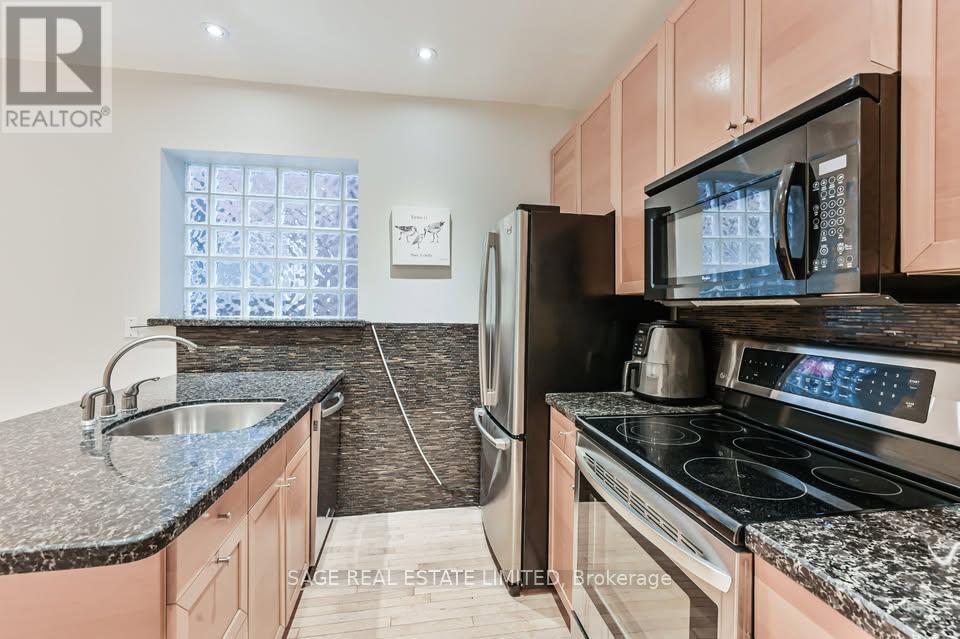 Main Floor - 650 Markham Street, Toronto, Ontario  M6G 2L9 - Photo 5 - C13004408