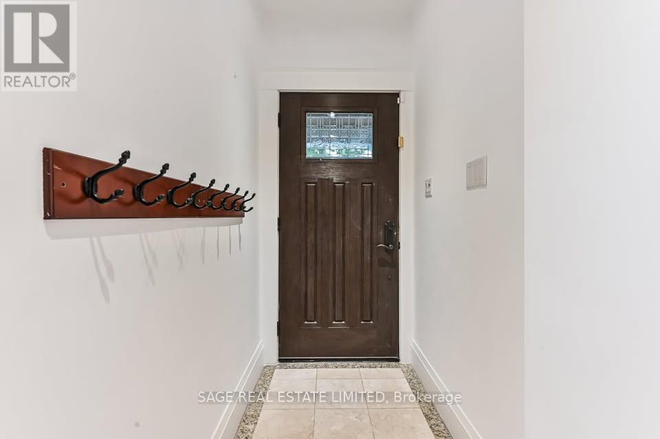 Main Floor - 650 Markham Street, Toronto, Ontario  M6G 2L9 - Photo 6 - C13004408