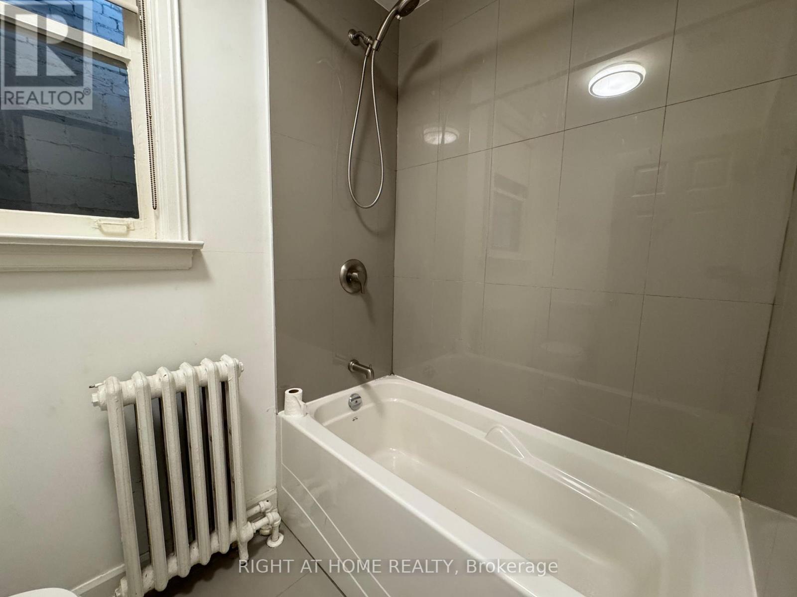Second Floor - 2879 St Clair Avenue E, Toronto, Ontario  M4B 1N4 - Photo 7 - E13004400