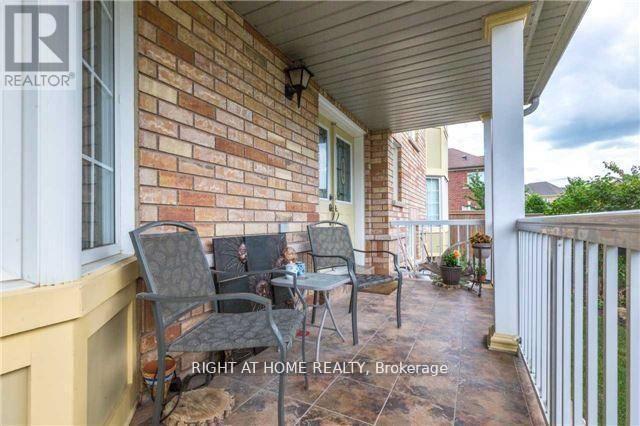 1074 Mccuaig Drive, Milton, Ontario  L9T 6T2 - Photo 2 - W12990782