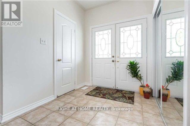 1074 Mccuaig Drive, Milton, Ontario  L9T 6T2 - Photo 3 - W12990782