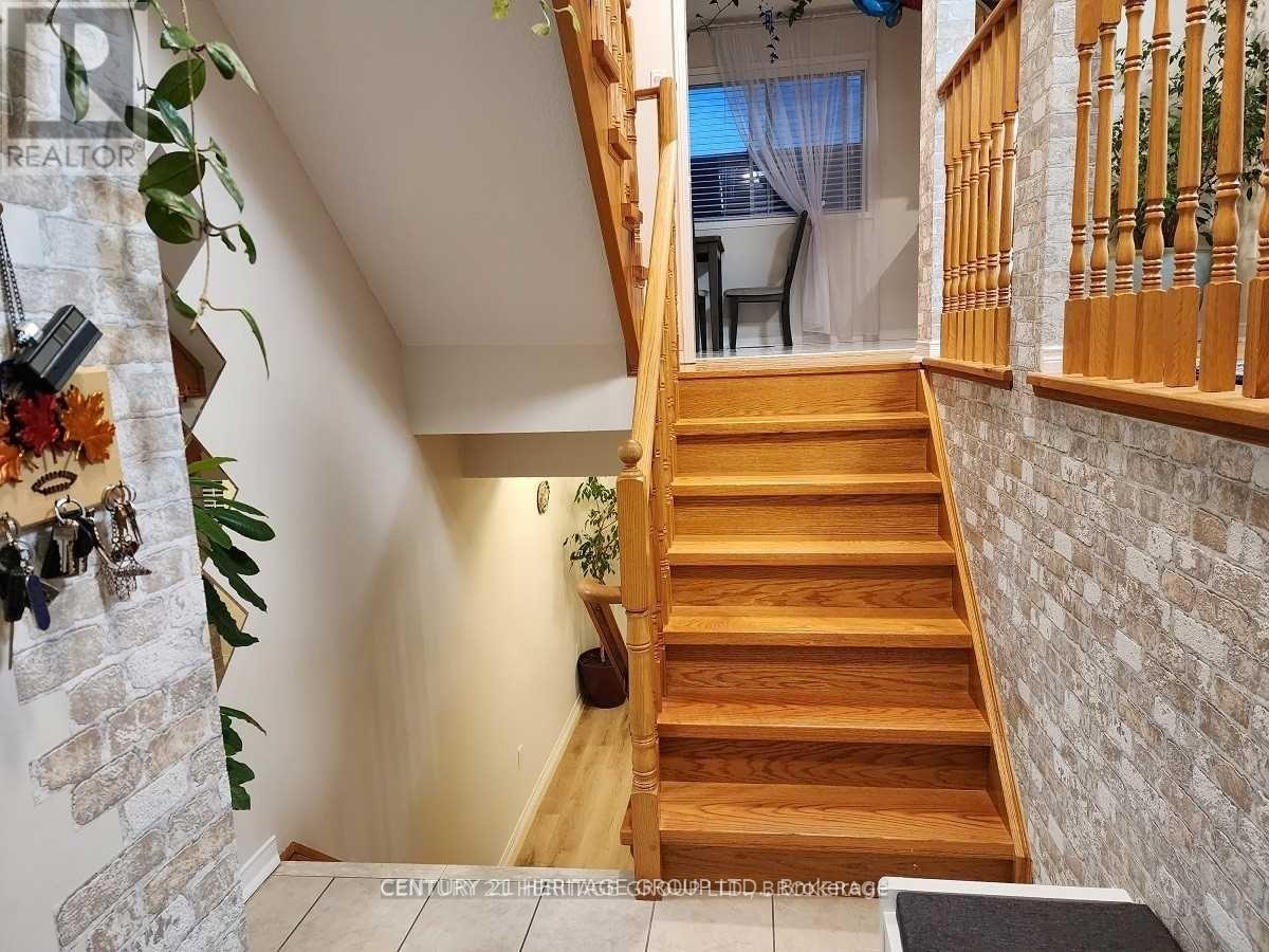 99 Lucena Crescent, Vaughan, Ontario  L6A 2W4 - Photo 3 - N13004448