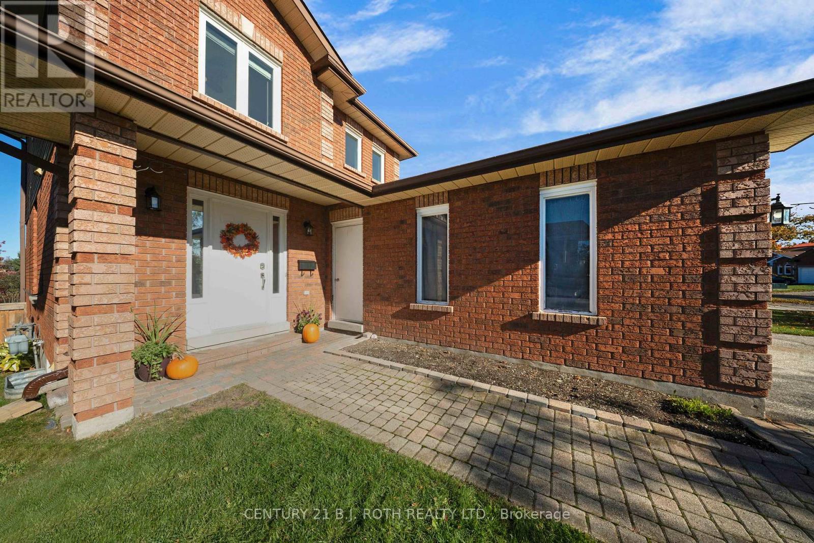 76 Arthur Avenue, Barrie, Ontario  L4M 6H5 - Photo 4 - S13004424