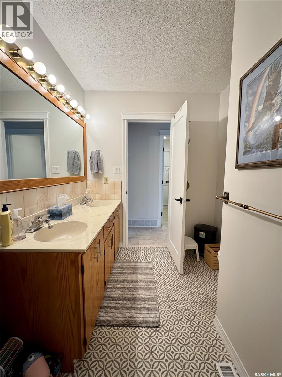 813 Stanley Street, Esterhazy, Saskatchewan  S0A 0X0 - Photo 32 - SK033033