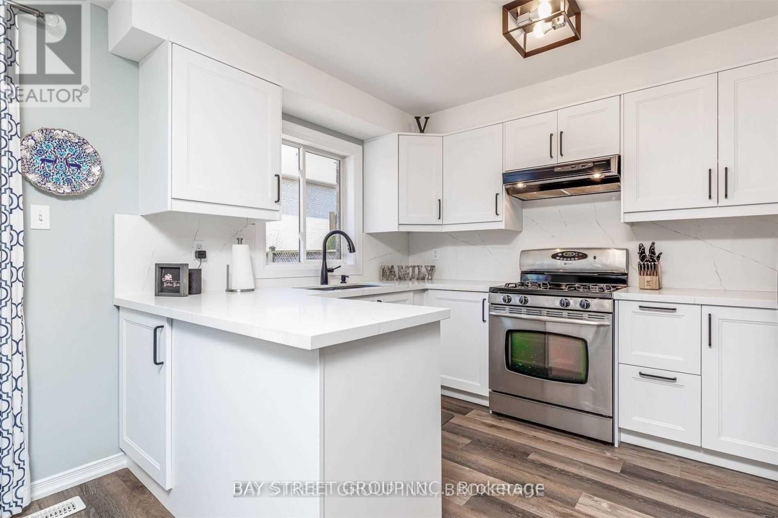 1833 Hobson Drive, Burlington, Ontario  L7L 6P9 - Photo 11 - W13004404