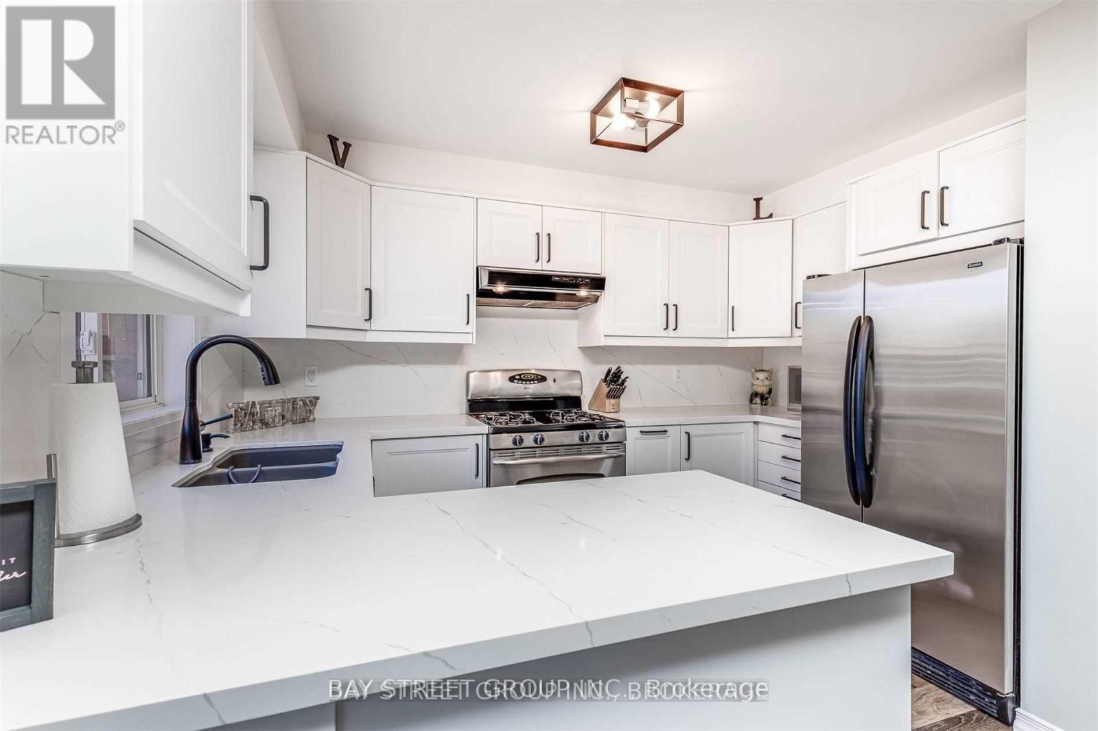 1833 Hobson Drive, Burlington, Ontario  L7L 6P9 - Photo 12 - W13004404