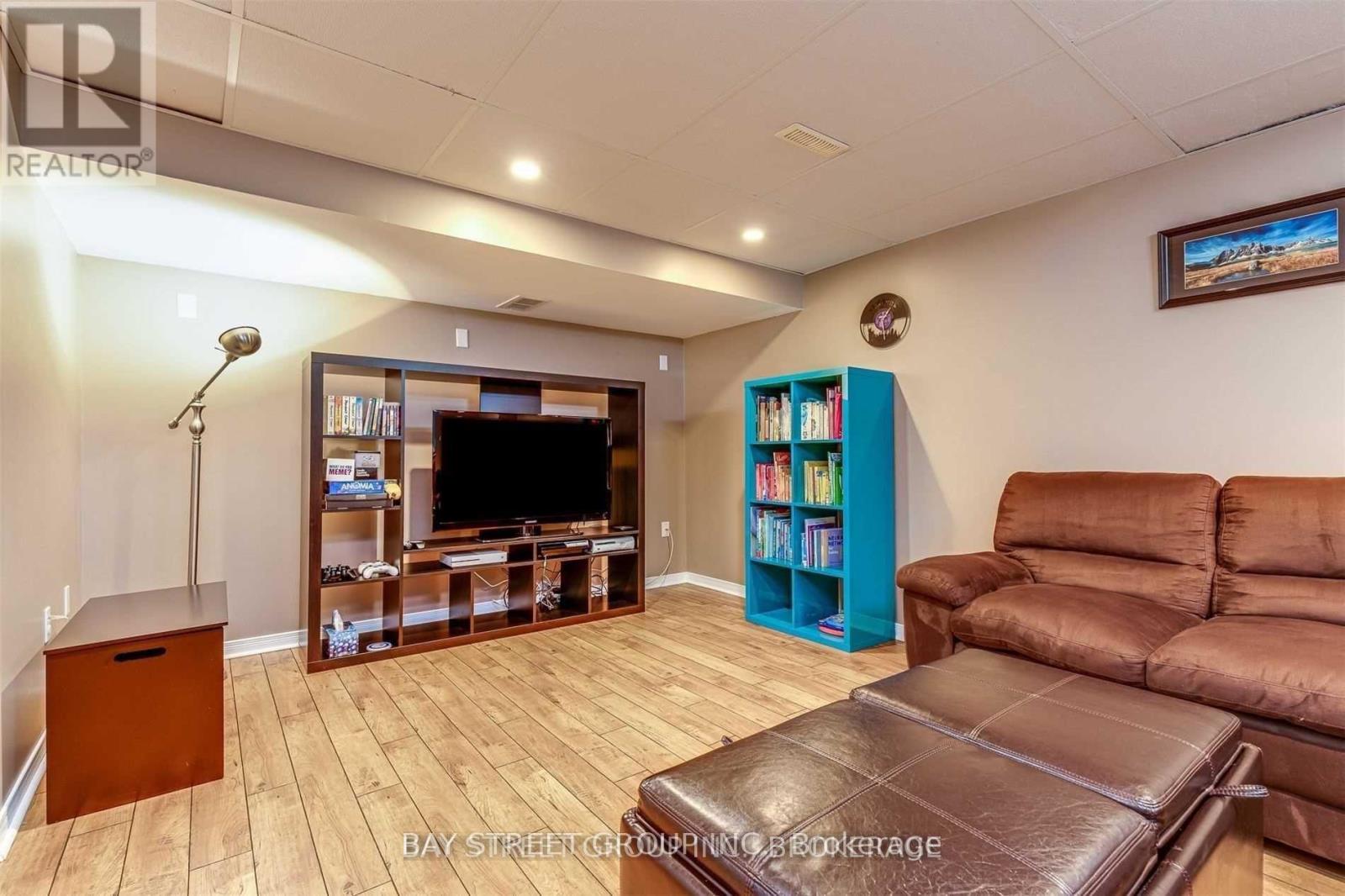 1833 Hobson Drive, Burlington, Ontario  L7L 6P9 - Photo 25 - W13004404