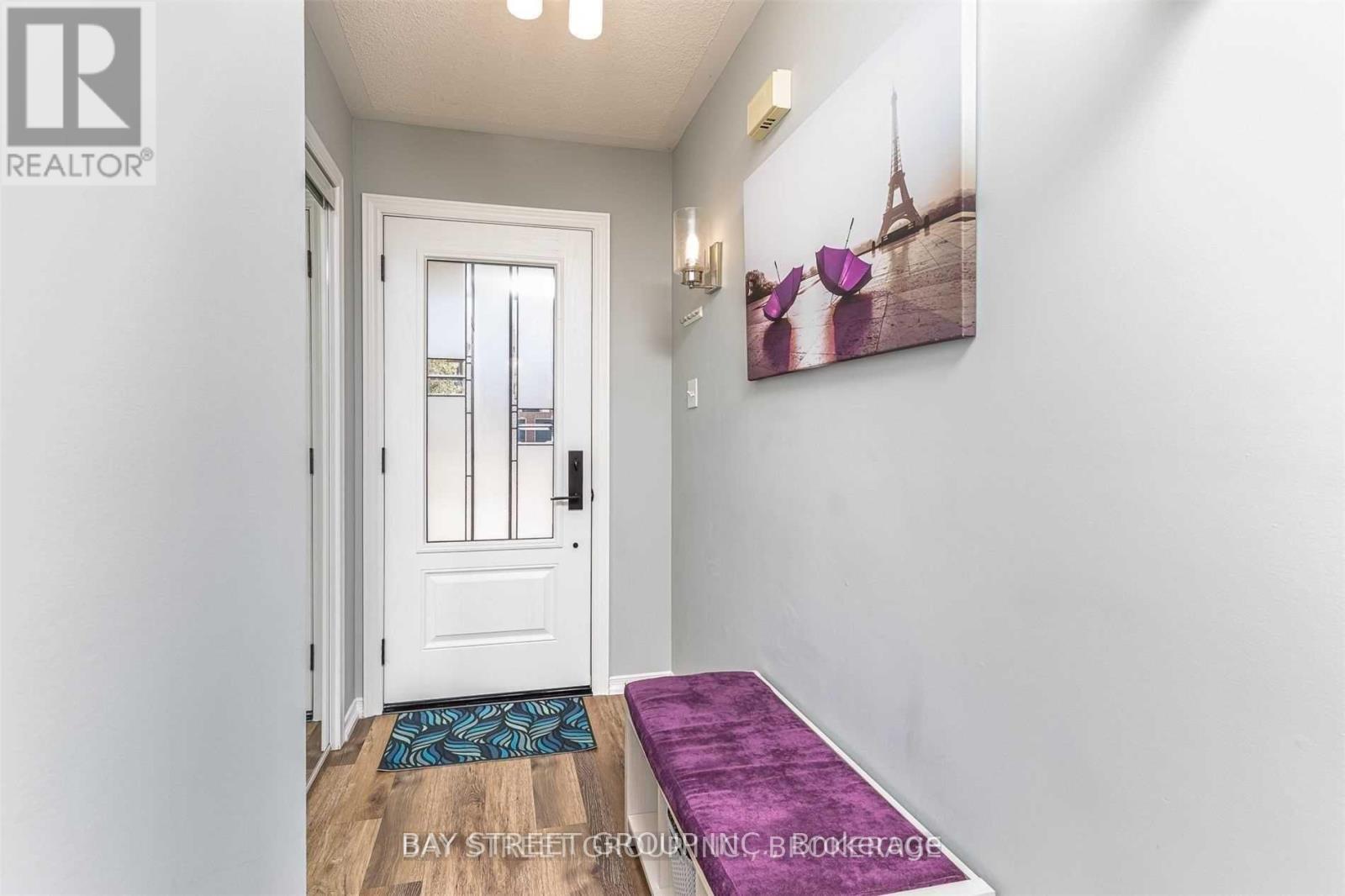 1833 Hobson Drive, Burlington, Ontario  L7L 6P9 - Photo 4 - W13004404