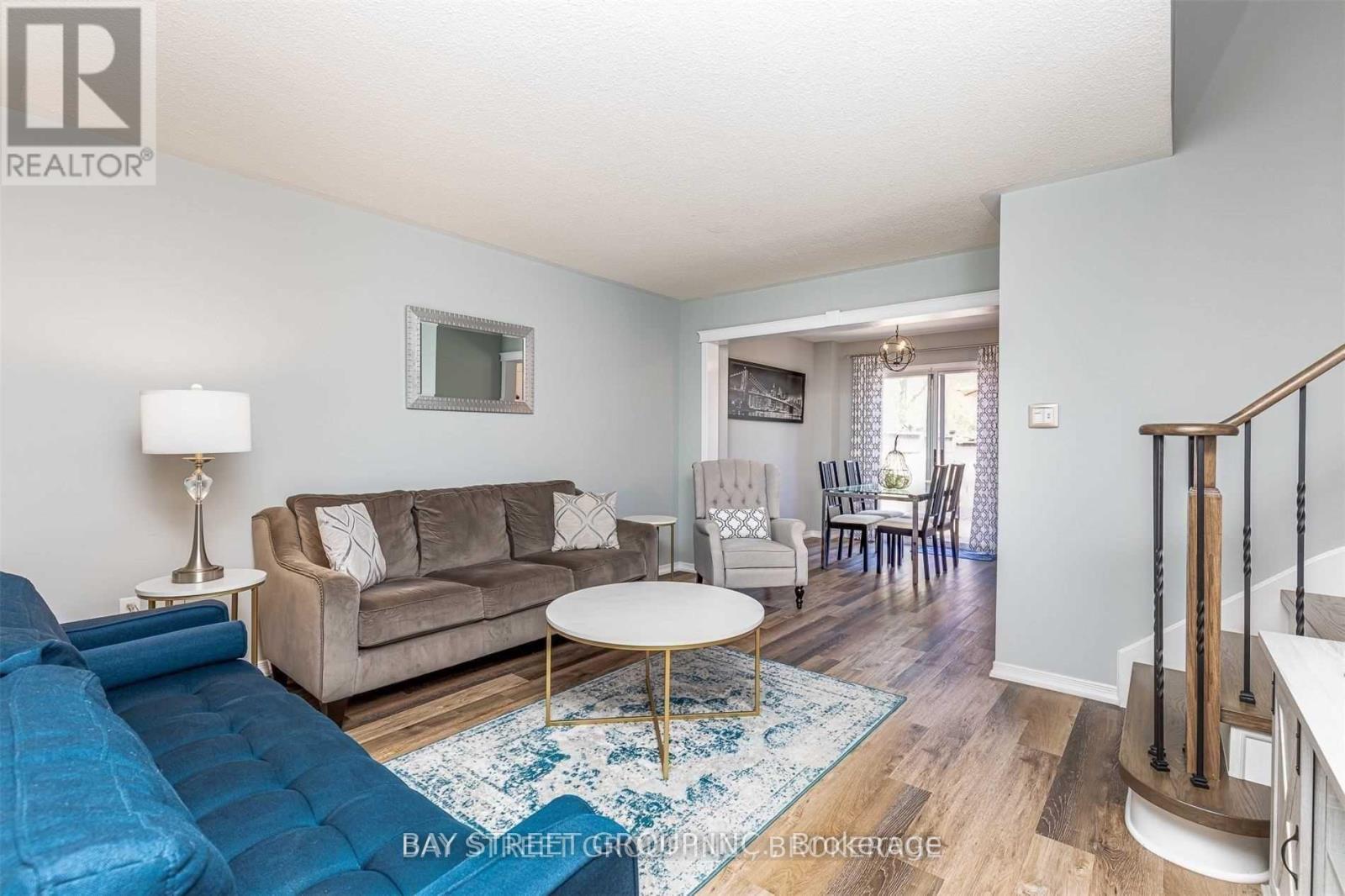 1833 Hobson Drive, Burlington, Ontario  L7L 6P9 - Photo 5 - W13004404