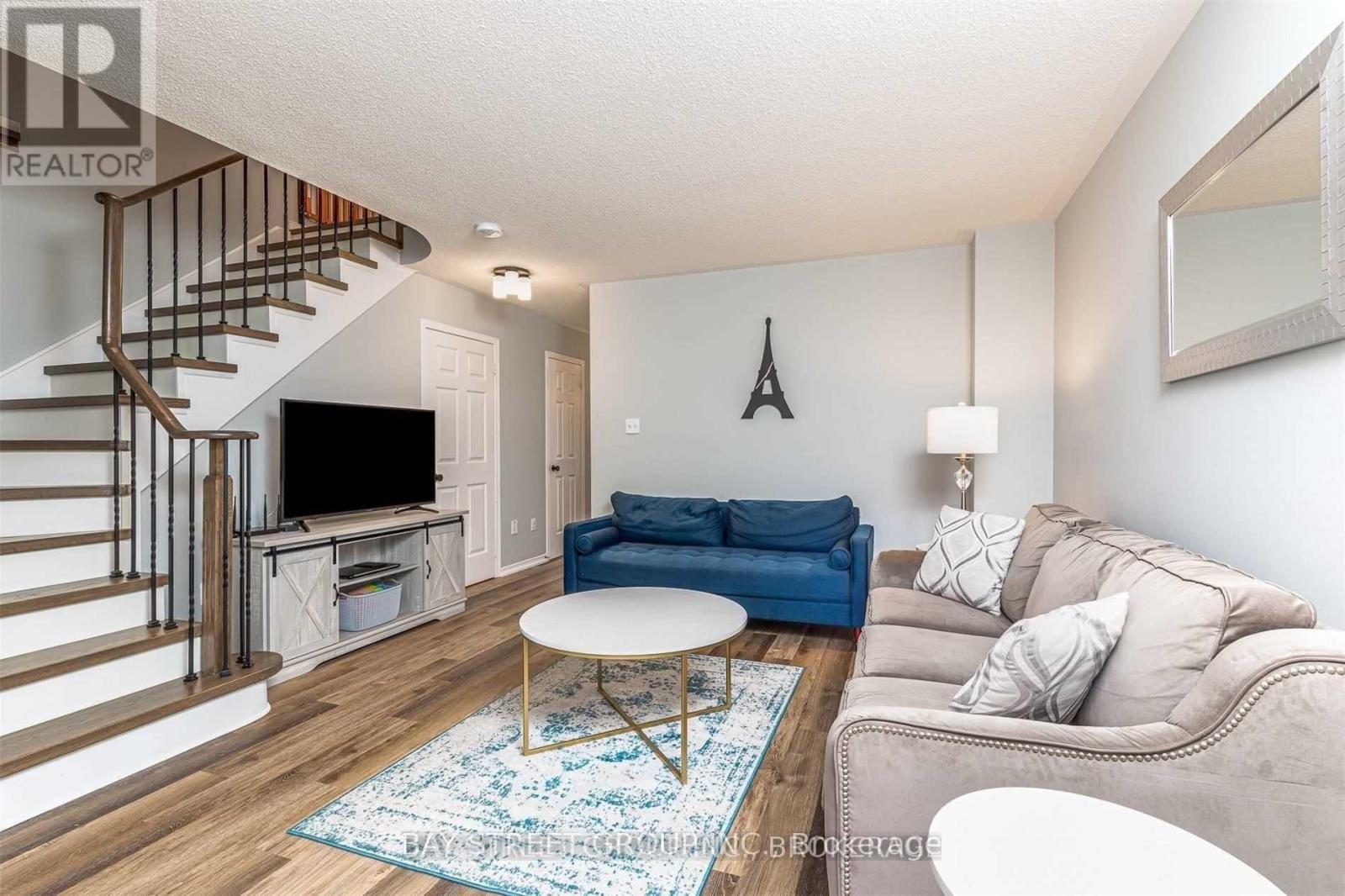 1833 Hobson Drive, Burlington, Ontario  L7L 6P9 - Photo 6 - W13004404