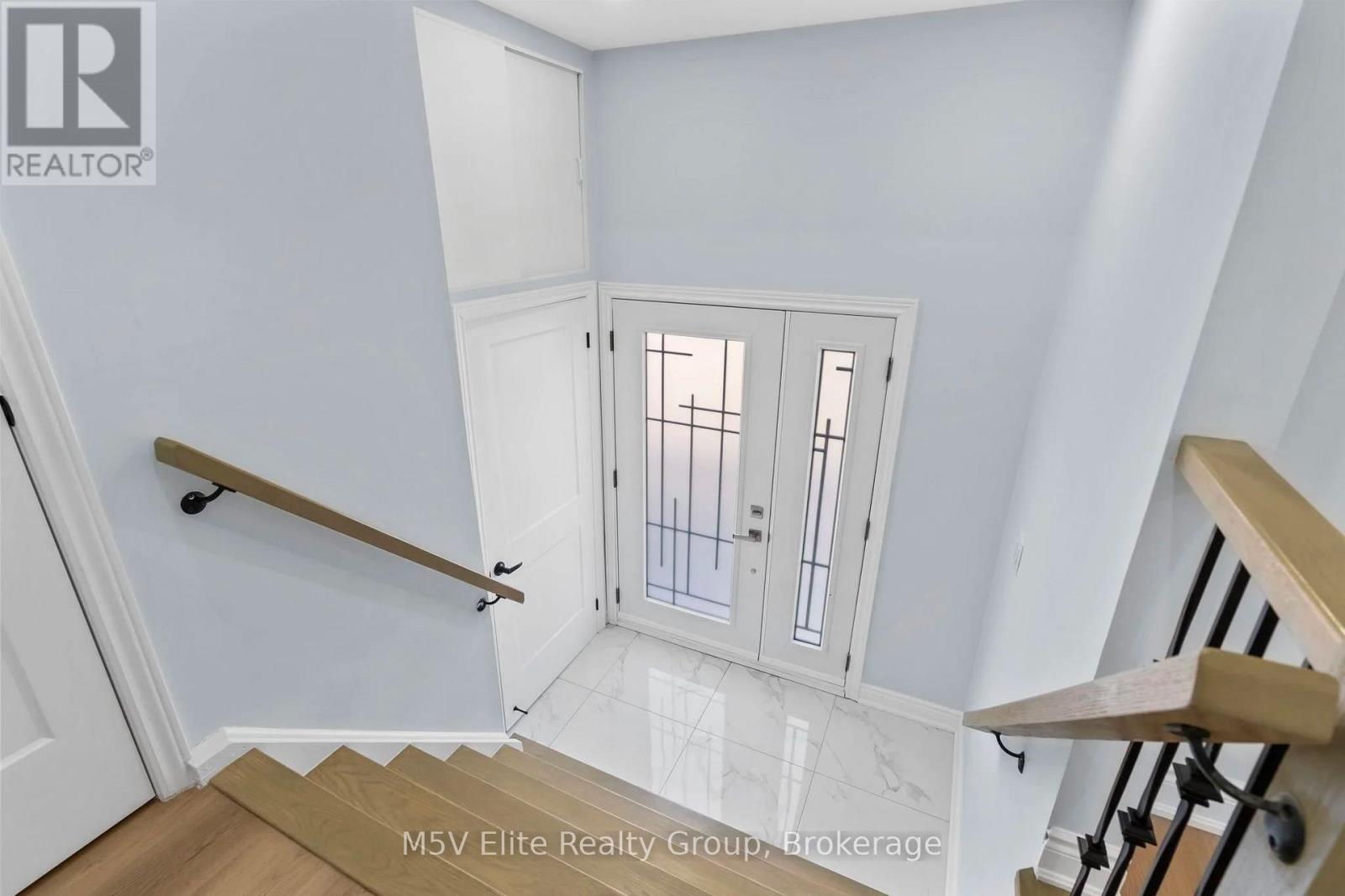 93 Ashford Court, Brampton, Ontario  L6V 3E2 - Photo 3 - W13004428