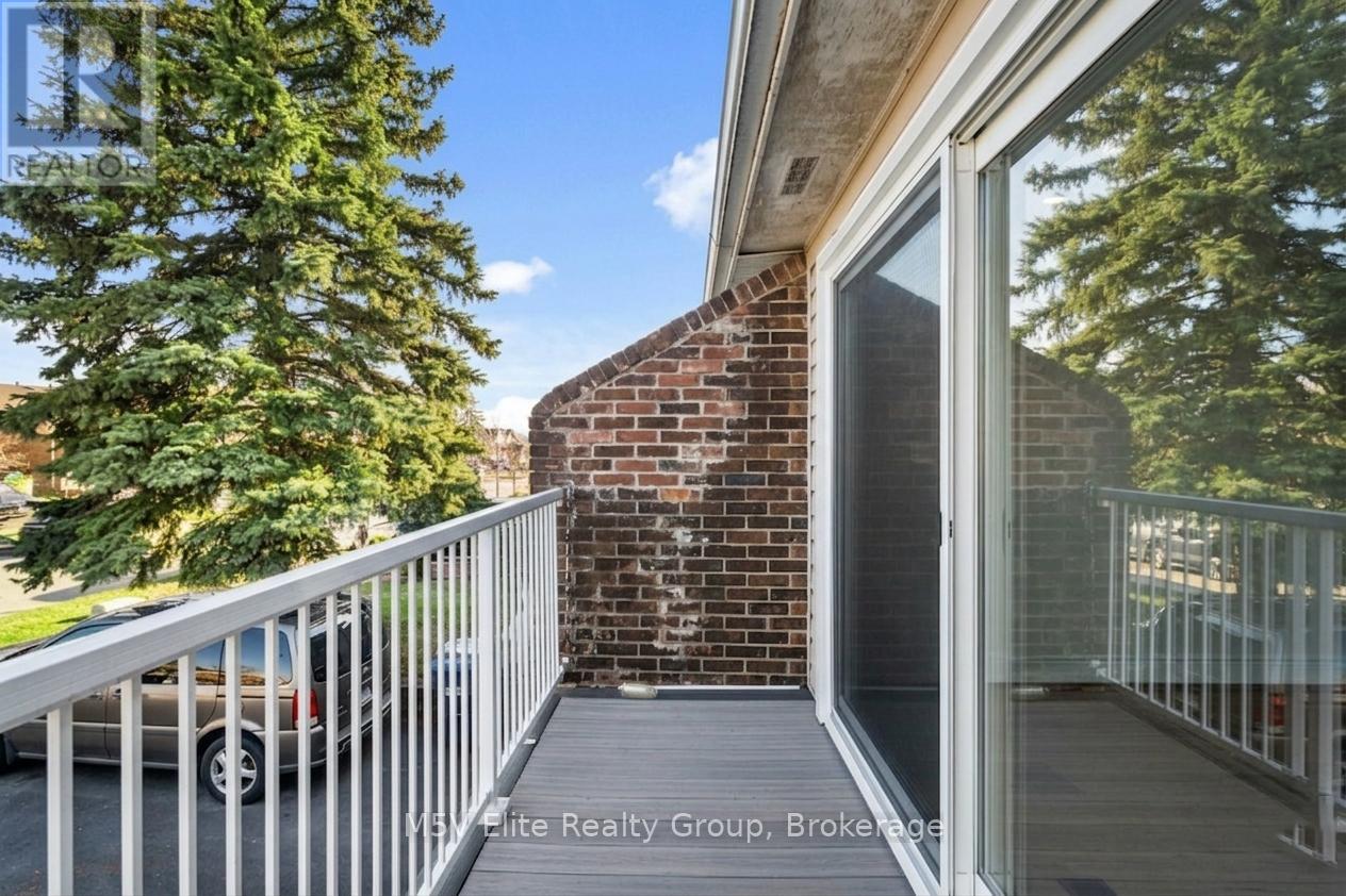 93 Ashford Court, Brampton, Ontario  L6V 3E2 - Photo 5 - W13004428