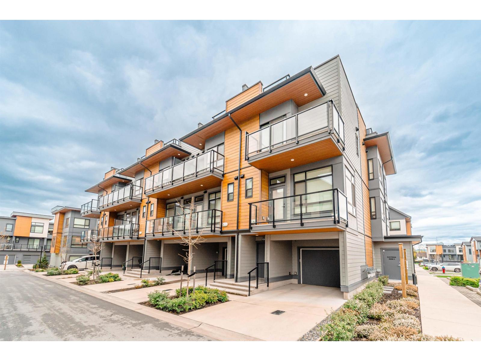 108 30530 Cardinal Avenue, Abbotsford, British Columbia  N0N 0N0 - Photo 1 - R3111229