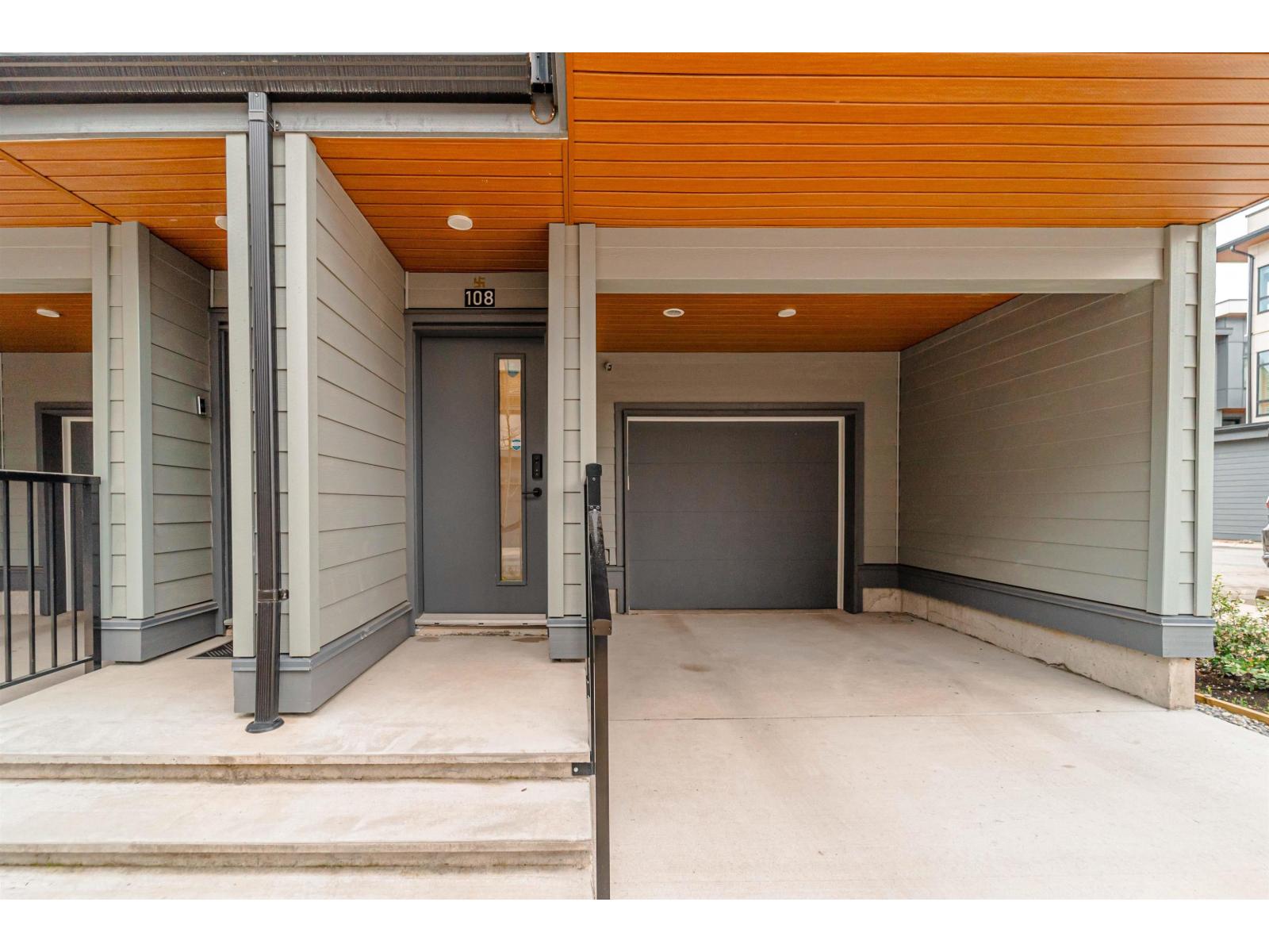 108 30530 Cardinal Avenue, Abbotsford, British Columbia  N0N 0N0 - Photo 3 - R3111229