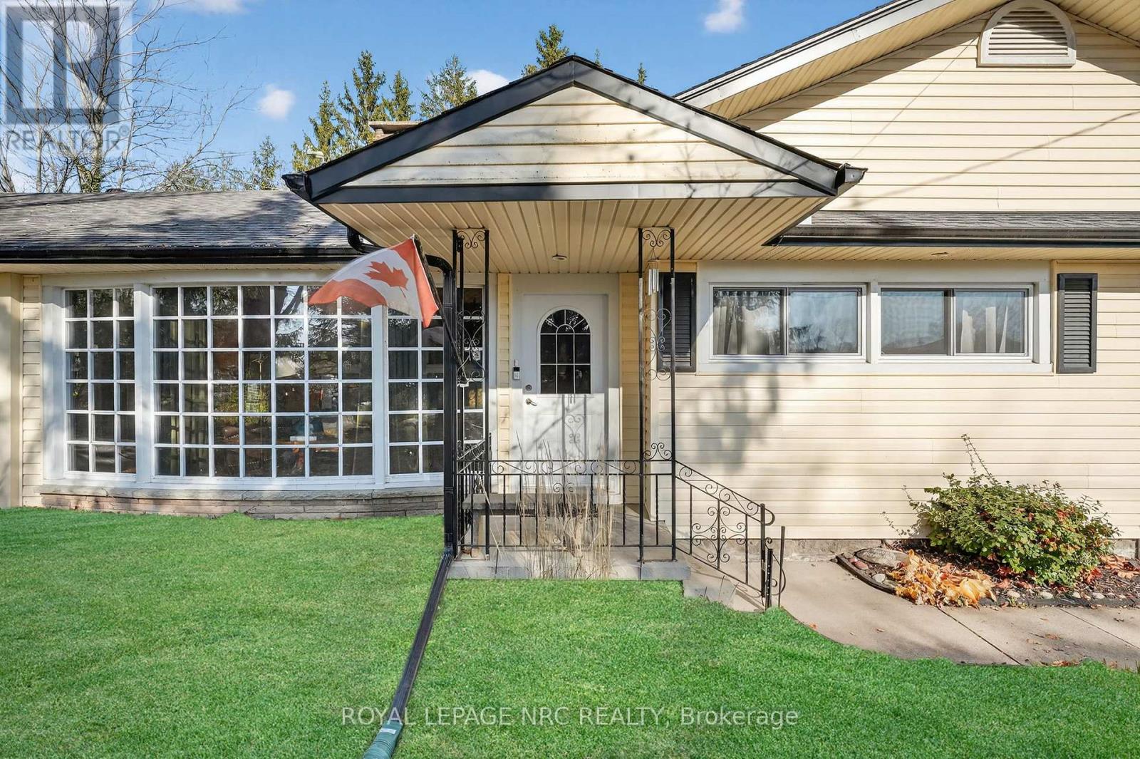 3208 Young Avenue, Fort Erie, Ontario  L0S 1N0 - Photo 3 - X13004422