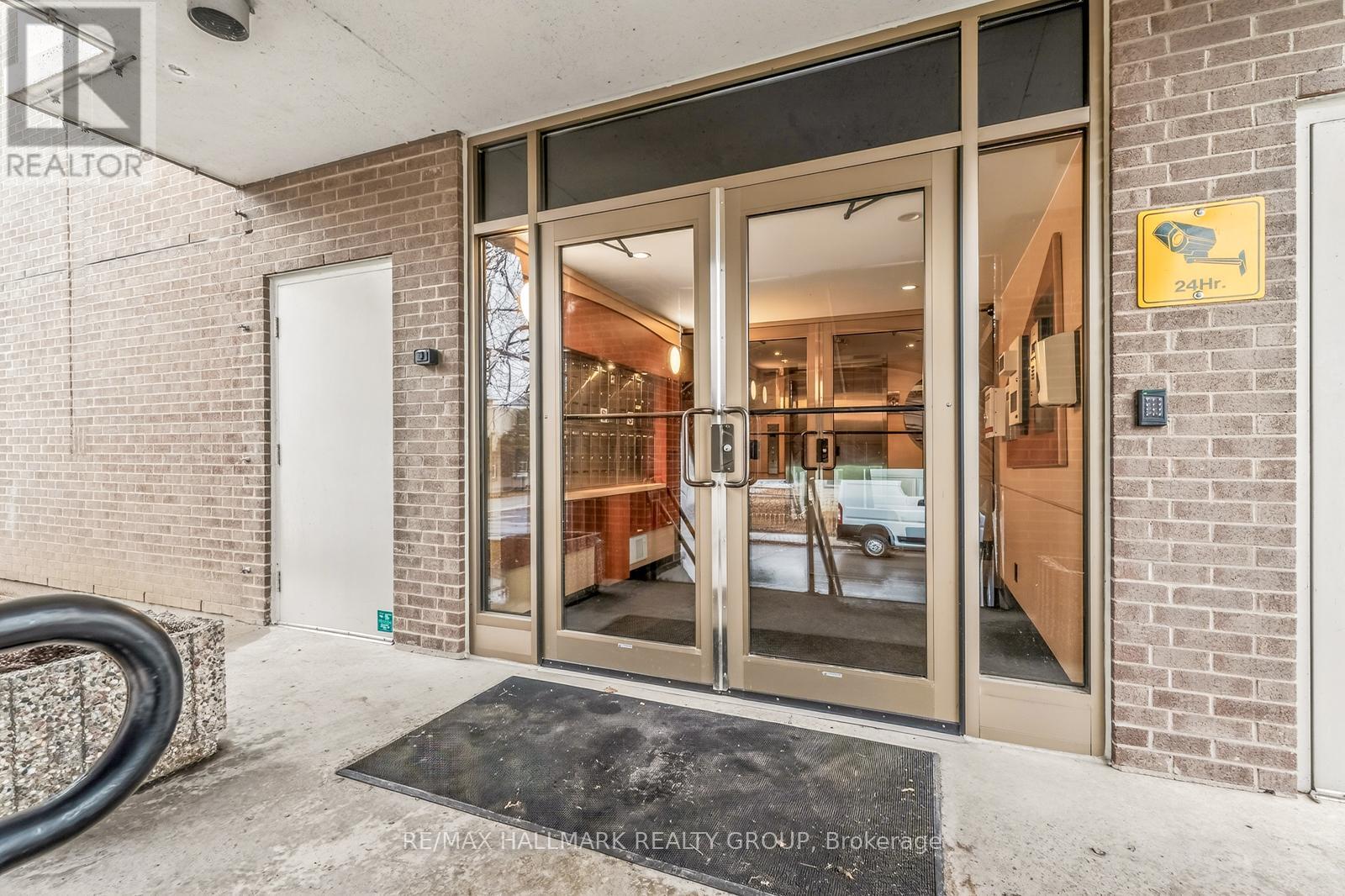 203 - 30 Charlevoix Street, Ottawa, Ontario  K1L 8K5 - Photo 4 - X12802658