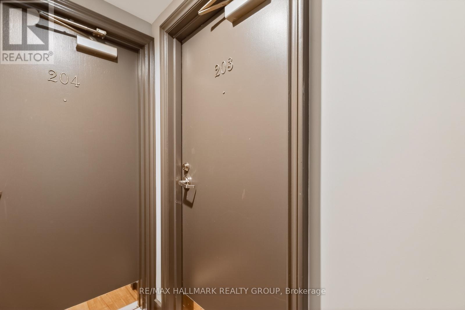 203 - 30 Charlevoix Street, Ottawa, Ontario  K1L 8K5 - Photo 6 - X12802658