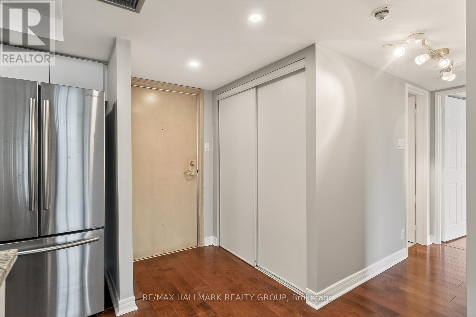 203 - 30 Charlevoix Street, Ottawa, Ontario  K1L 8K5 - Photo 7 - X12802658