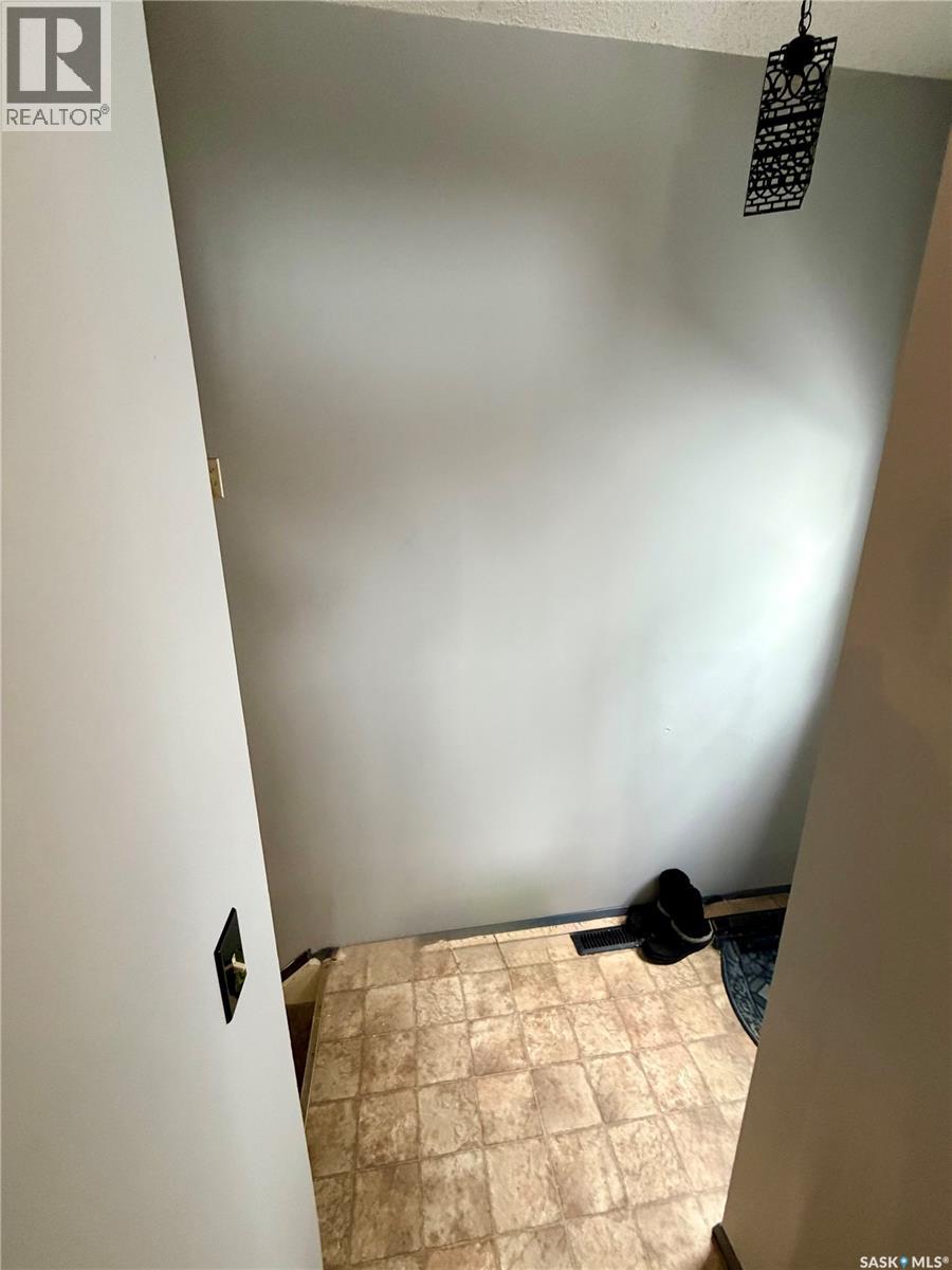 610 Main Street, Hudson Bay, Saskatchewan  S0E 0Y0 - Photo 2 - SK032916